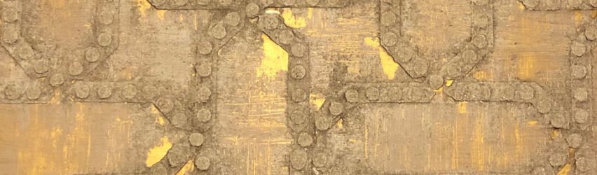 Decorative Finish: Golden Links
