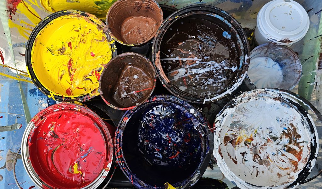 Nico tends to use the same limited palette for all of her work. Her “usual” order is Hansa Yellow, Pyrrole Red, Phthalo Blue (Red Shade), Burnt Umber, and Titanium White.